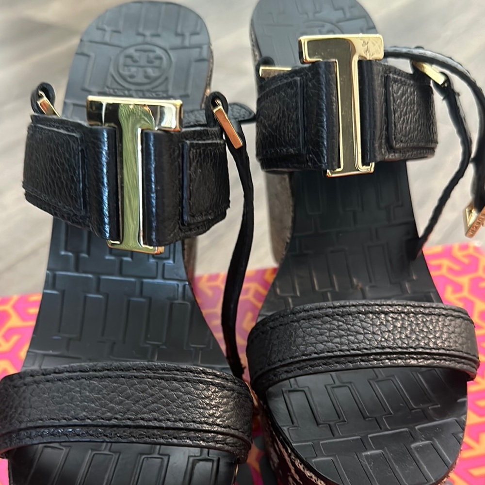 Black platform sandal- like brand new - Picture 4 of 5